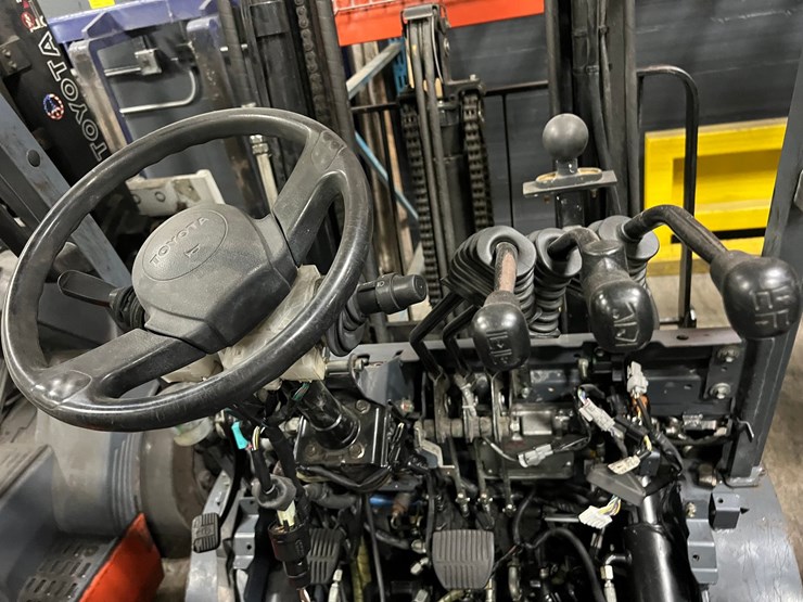 #2009-•-toyota-forklift-(non-runner)-image-9