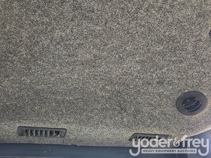 2019-deere-700k-lgp-image-60