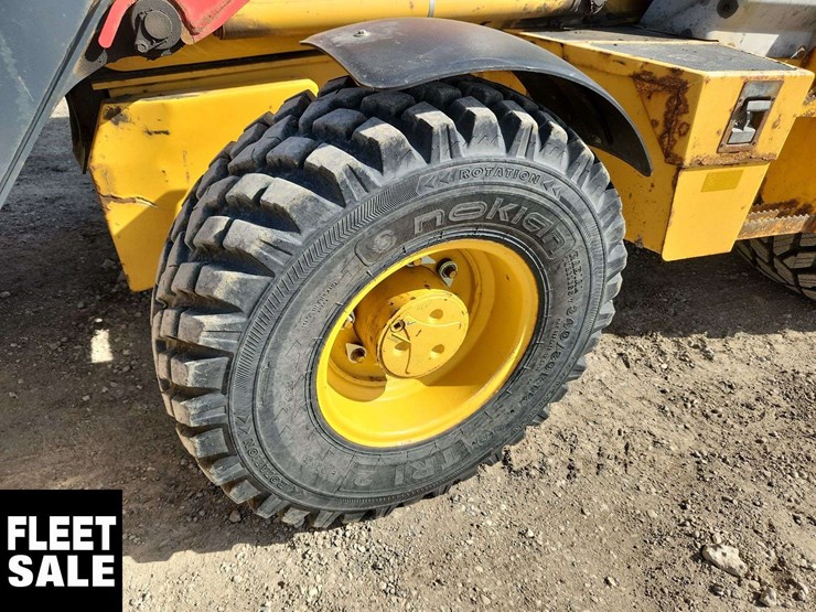 2016-deere-410l-image-30