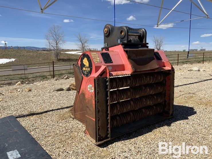 2017-caterpillar-335-image-7