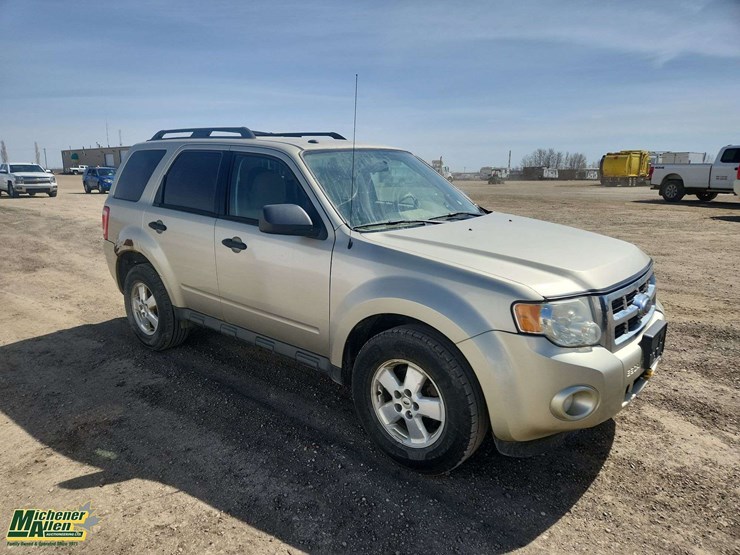 2010-ford-escape-xlt-image-2