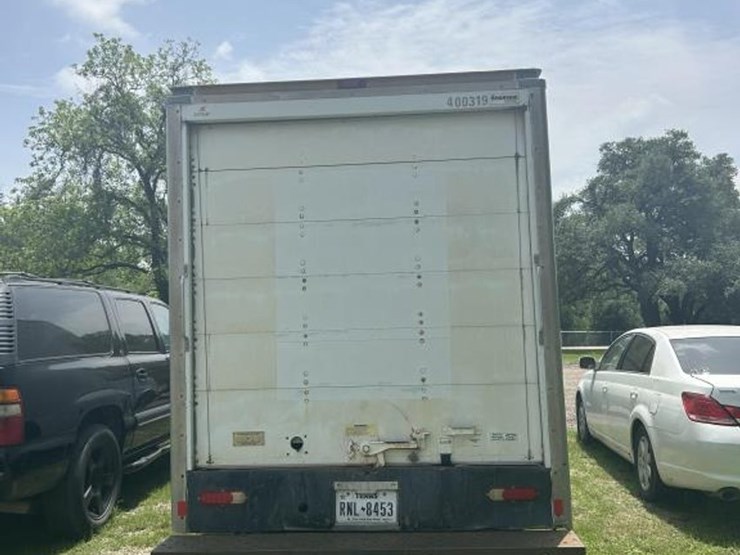 #4-•-2017-chevrolet-express-box-truck-image-7