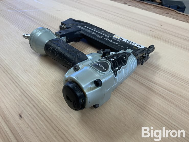 hitachi-nt50ae2-brad-nailer-image-5