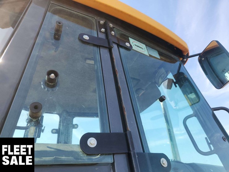 2016-deere-410l-image-39