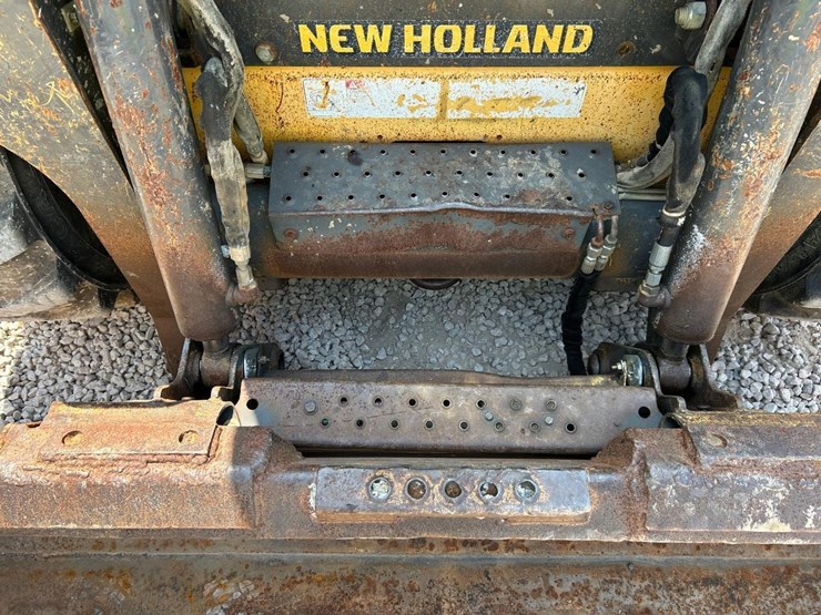 new-holland-l230-image-10