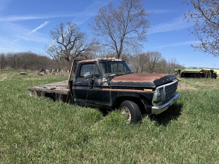 large-lot-of-scrap-machinery/vehicles-image-15