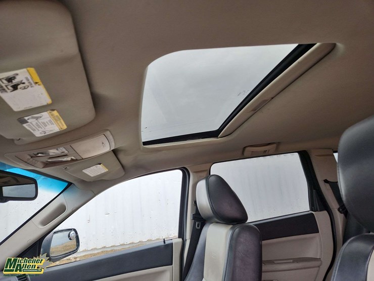 2010-jeep-grand-cherokee-image-16