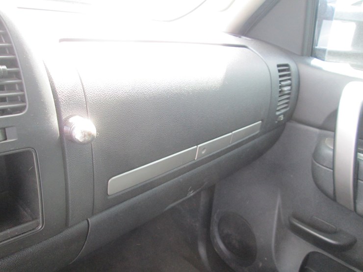 2011-chevrolet-2500hd-image-35