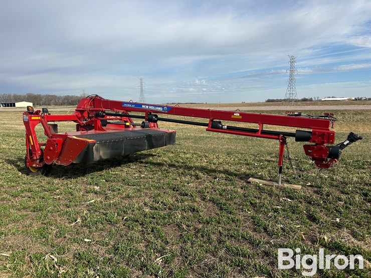 2021-new-holland-313-image-3