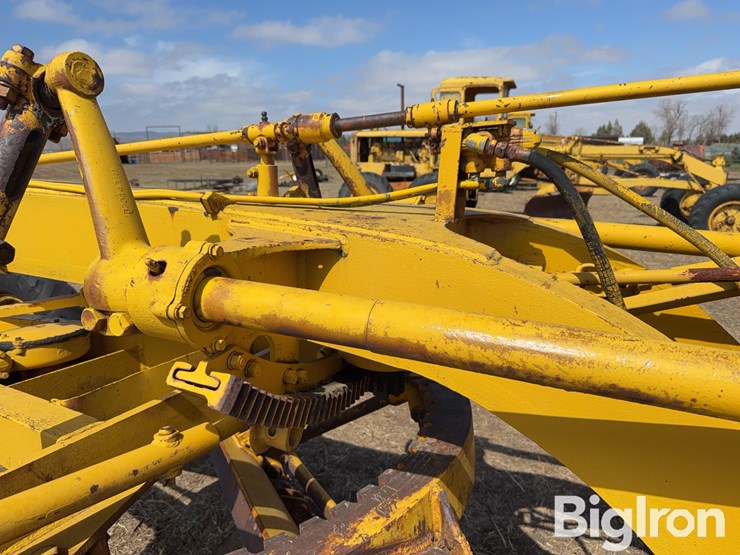caterpillar-12-image-20