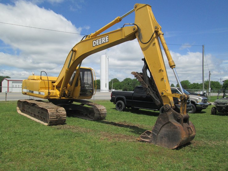 deere-200-lc-image-2