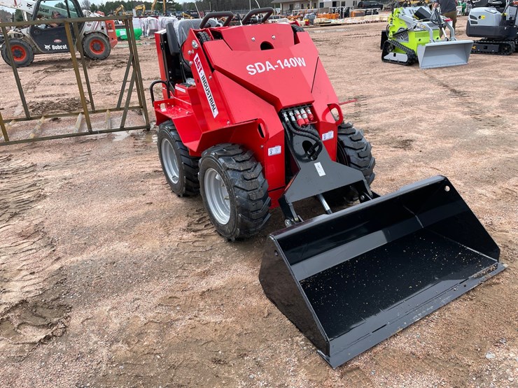 #5571-•-agt-sda-140w-wheeled-mini-skid-steer-image-3