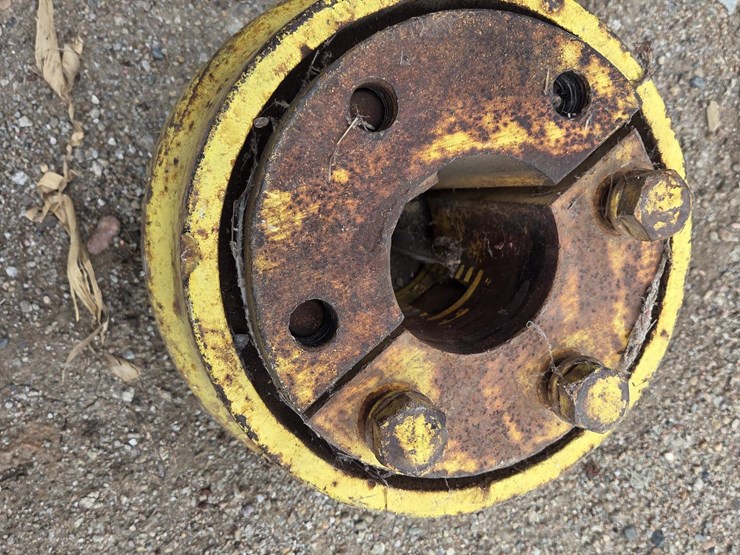 john-deere-axle-hubs-image-13