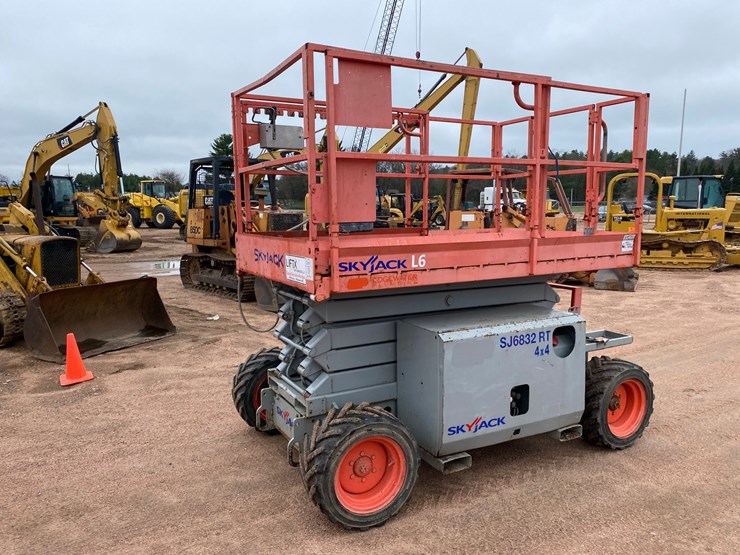 skyjack-sj6832rt-image-7