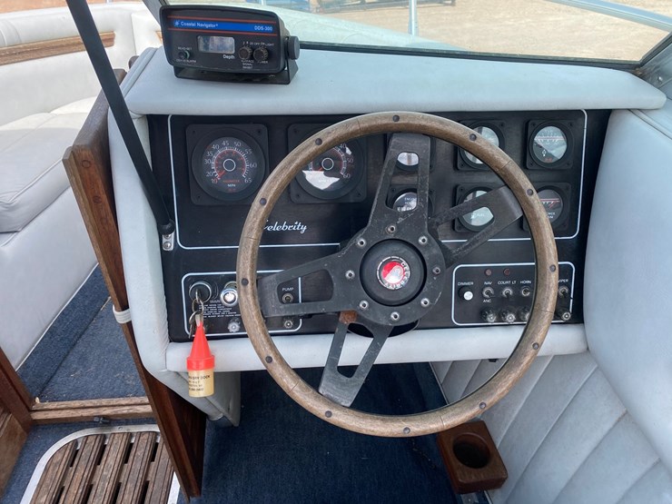 #1566-•-1986-celebrity-v190-19'-boat-(has-wi-title)-image-28