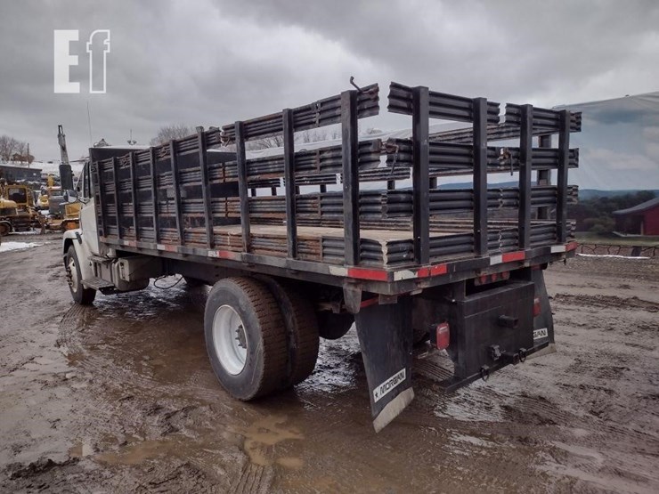 2002-freightliner-fl70-image-35