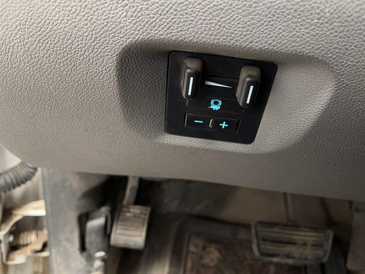 2013-chevrolet-3500-image-54
