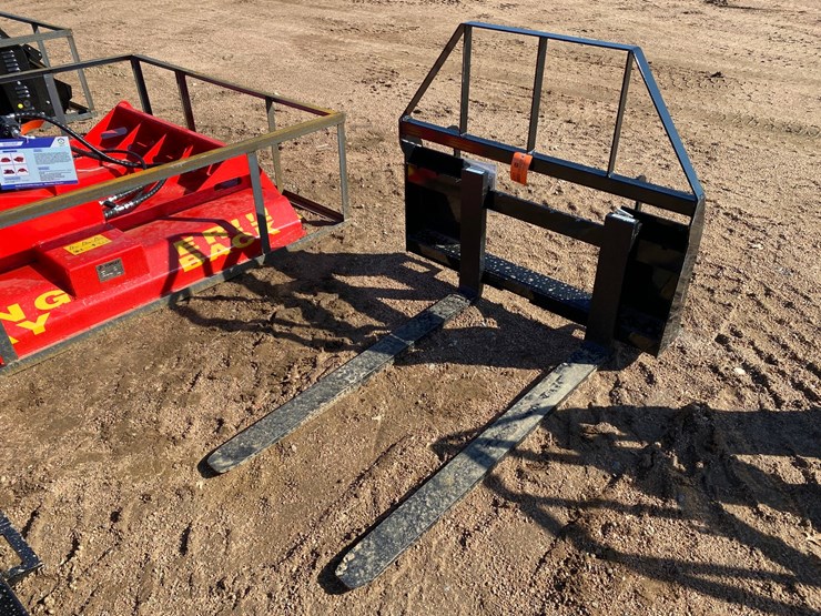 #4091-•-mower-king-4,000-lbs-capacity-pallet-fork-attachment-image-3