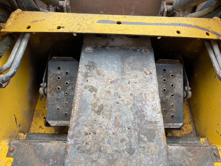 2007-new-holland-c185-image-40