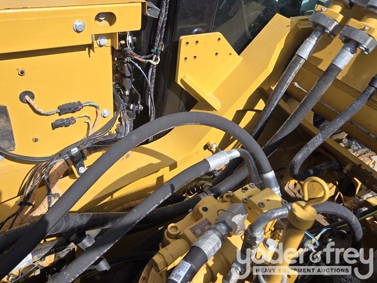 2021-caterpillar-336-image-90