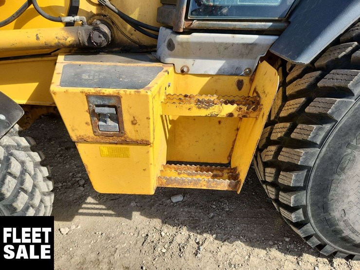 2016-deere-410l-image-46
