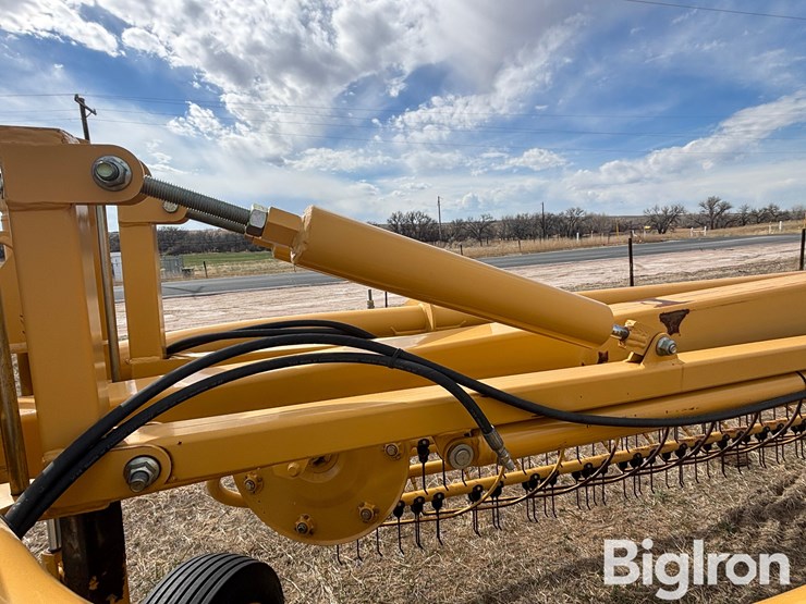 2011-vermeer-r2800-image-9