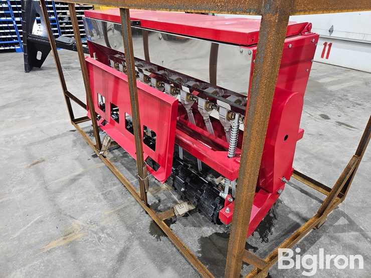 2025-massey-ferguson-730-image-5