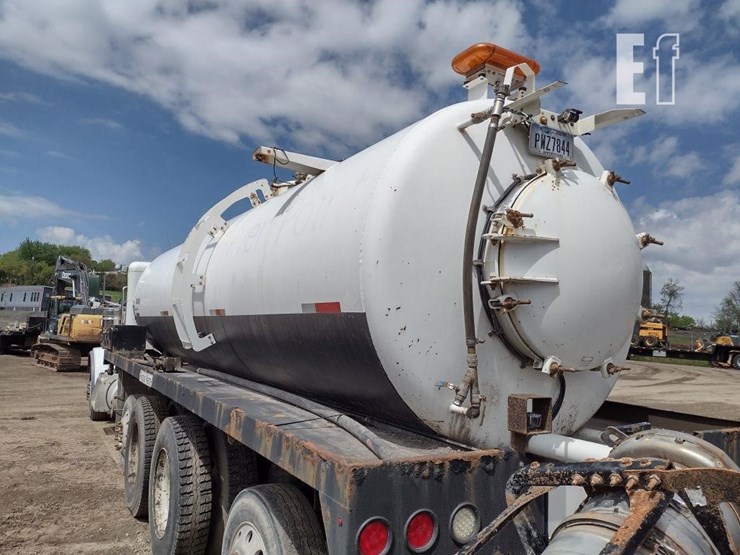 peterbilt-389-image-28