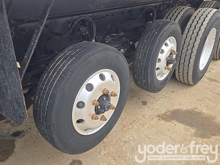 2019-freightliner-108sd-image-13