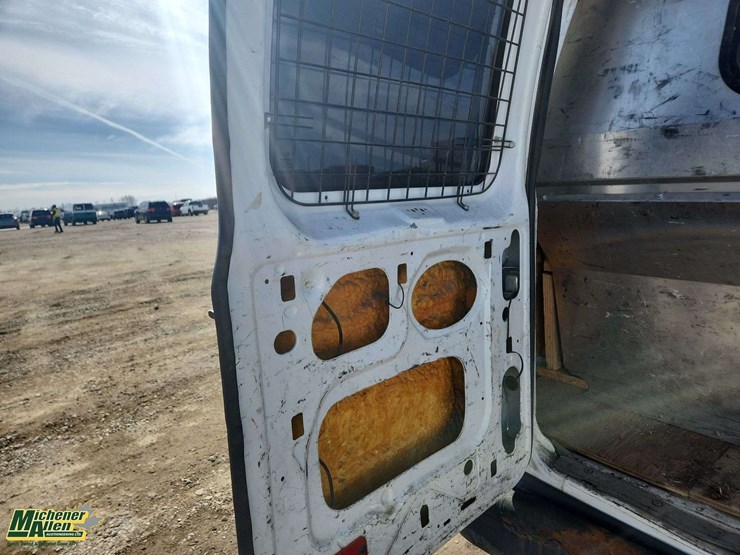 2010-ford-cargo-image-22