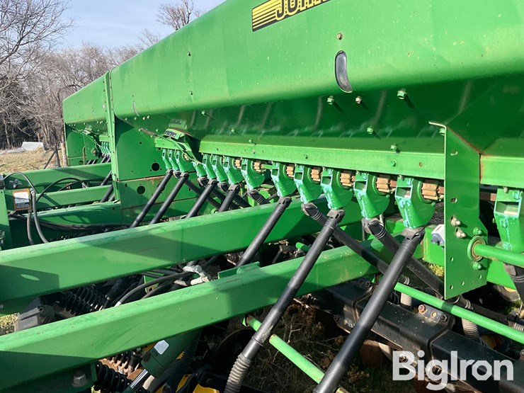 john-deere-750-image-17