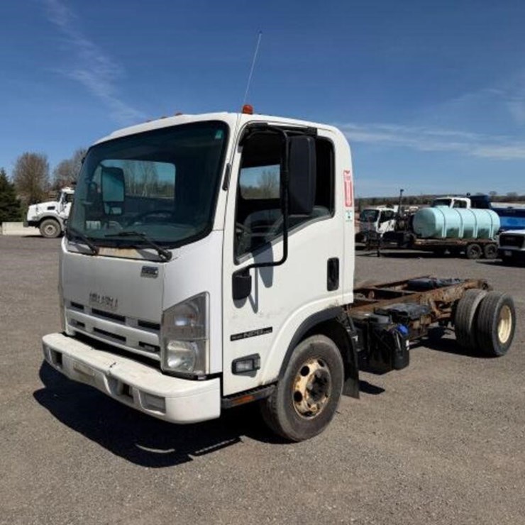 2015 ISUZU NPR