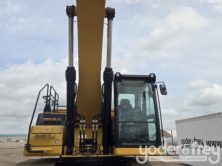 2021-caterpillar-336-image-37