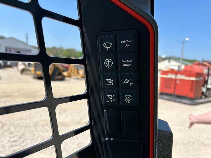 2024-bobcat-t66-image-23