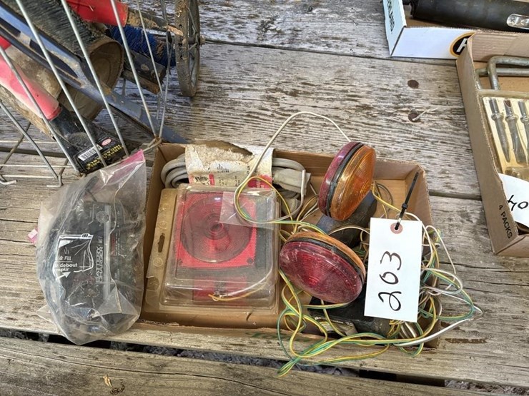 trailer-lights,-batter-tender-image-1