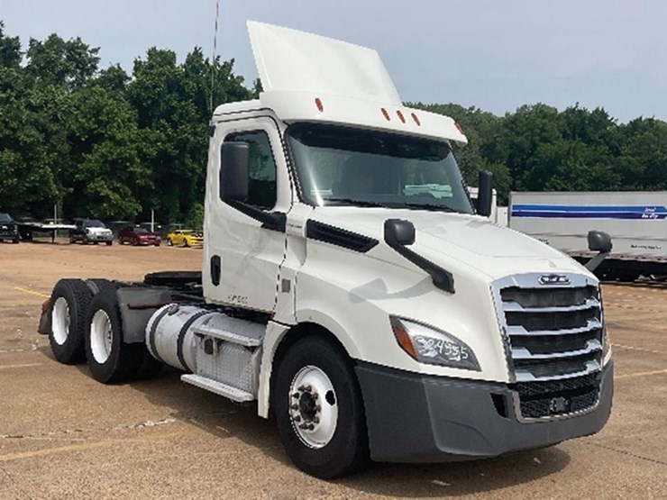 2019-freightliner-cascadia-126-image-1