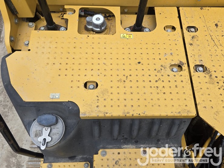 2019-caterpillar-330-image-46