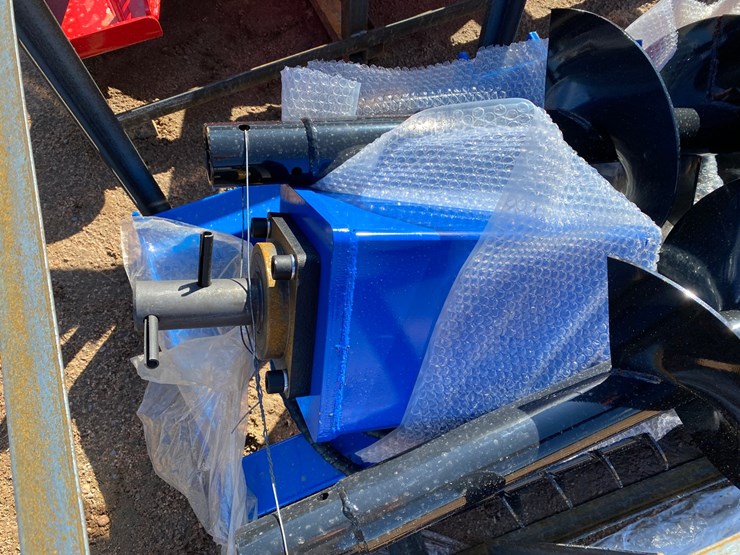 #4088-•-agt-hydraulic-auger-attachment-with-(3)-bits-image-4
