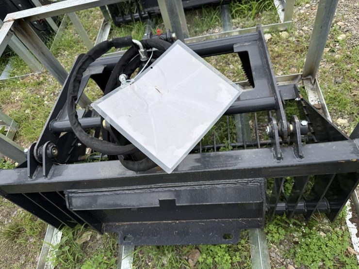 #79-•-44"-mini-skid-steer-rock-grapple---mrb-72-44w-image-2