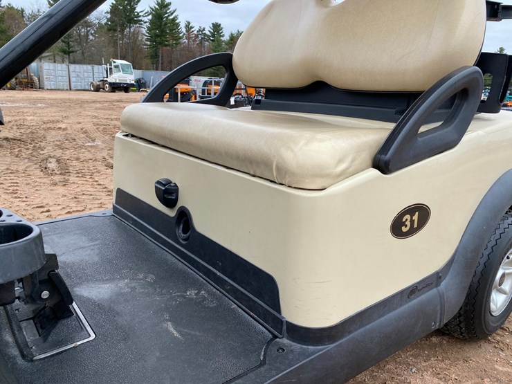 #1582-•-club-car-electric-golf-cart-with-charger-image-16