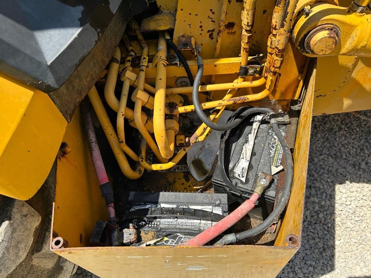 john-deere-310d-image-12