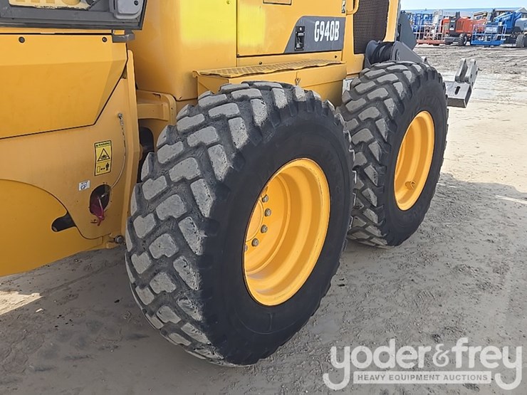 2012-volvo-g940b-image-13