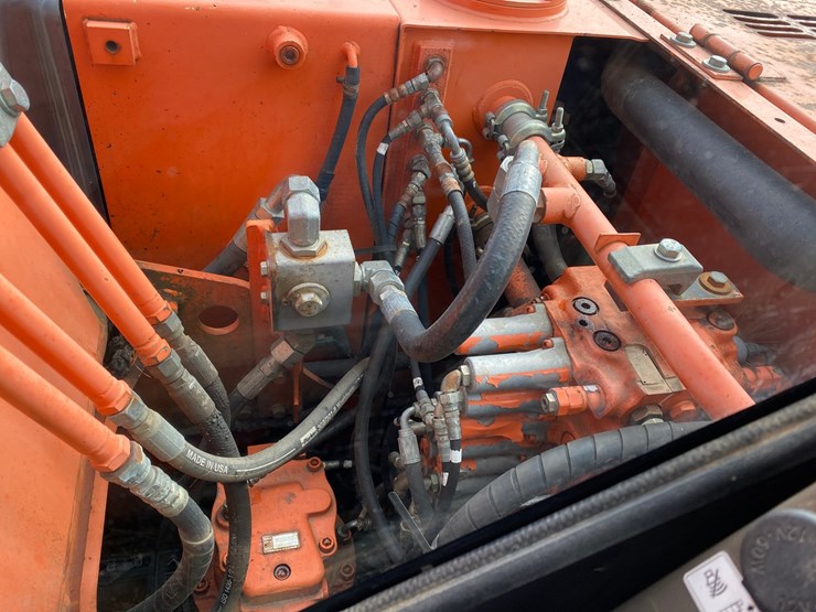 2005-hitachi-zx80-image-57