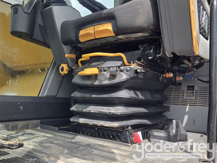 2021-caterpillar-336-image-133