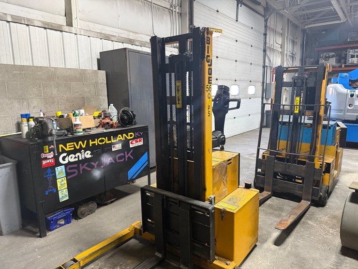 #2074-•-big-joe-electric-lift-truck-image-5