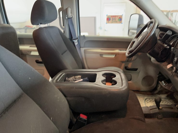 2013-chevrolet-3500-image-48