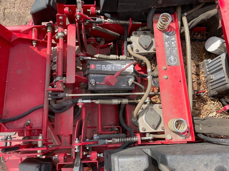 #1549-•-massey-ferguson-zero-turn-lawn-mower-image-15