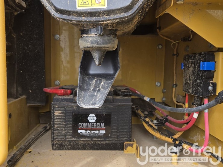 2021-caterpillar-336-image-41