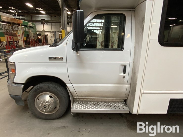2024-ford-e450-image-14