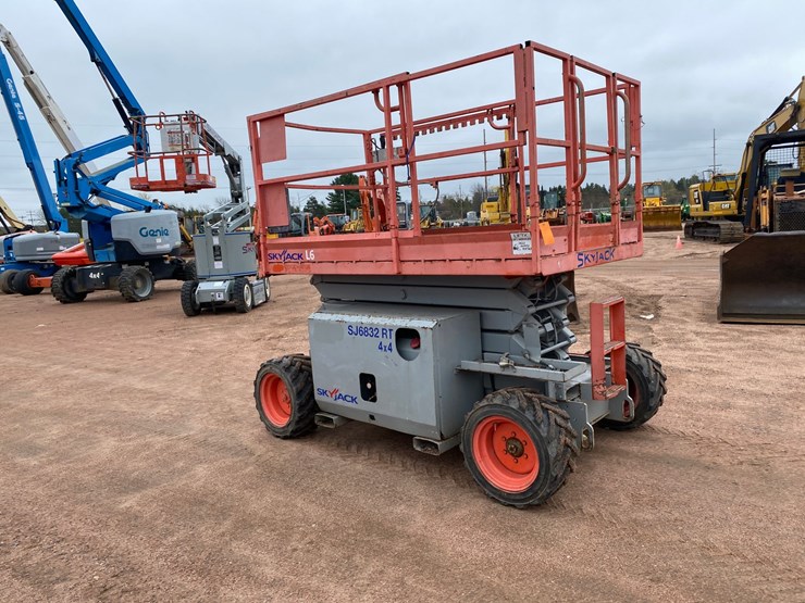 skyjack-sj6832rt-image-4
